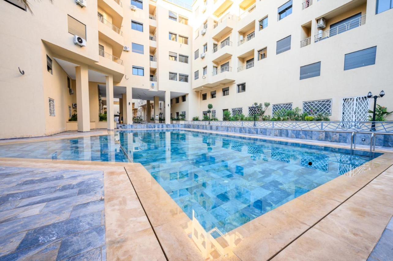 3 Avec Piscine Appartamento